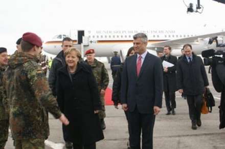 Merkel: Ndërtoni shtetin ligjor Merkel-thaqi