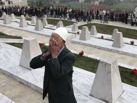 Stokholm: Dënohet me burg të përjetshëm një serb për masakër ndaj shqiptarëve Qyshk