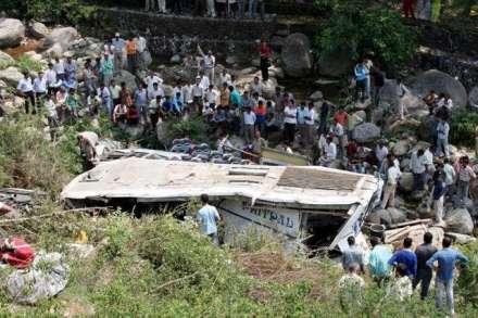 Himarë, bie në humnerë autobusi, 11 viktima dhe 22 të plagosur Ssss6_1032814808_n