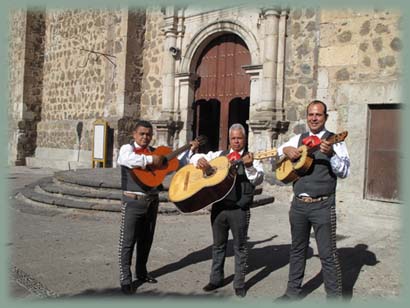 Site de grands voyageurs - Page 2 Mexique_mariachis_08