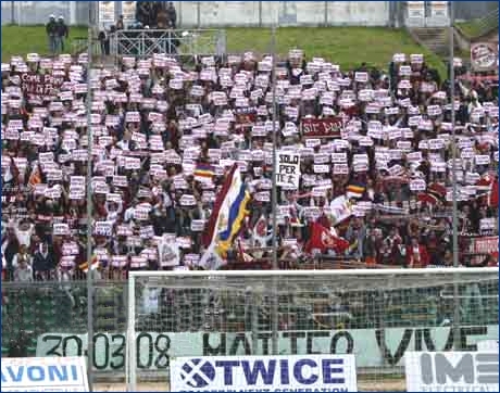 Le Mouvement Ultra en Italie - Page 25 Striscioni25