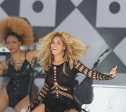 Beyonce želi da otvori školu plesa 63508PCN_Beyonce30