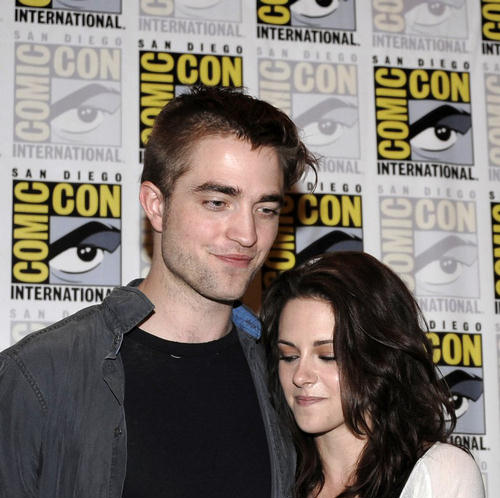 Robert Pattinson: “Razvalio sam krevet na snimanju s Kristen” Kristen-Stewart-Robert-Pattinson-01