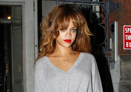 Rihanna: Nova boja kose i crveni ruž Rihanna-new-look