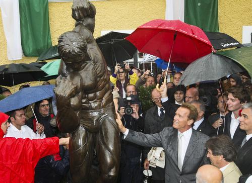 Arnold Schwarzenegger otkrio svoj kip u Austriji FP_7987764_API_Schwarzenegger_Arnold_Museum_01_11