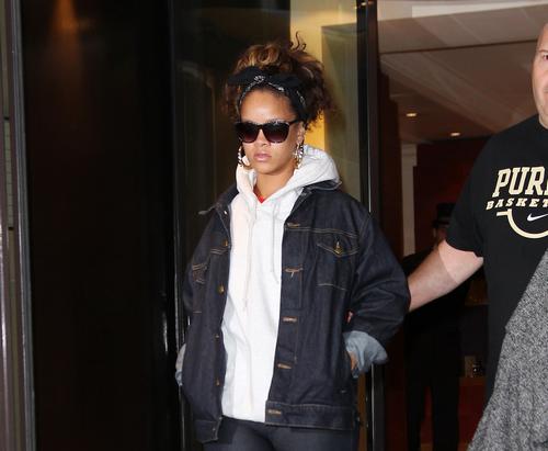Rihanna puštena iz bolnice, ali nastavlja da otkazuje koncerte FP_8044043_CHP_Rihanna_Paris_02_07