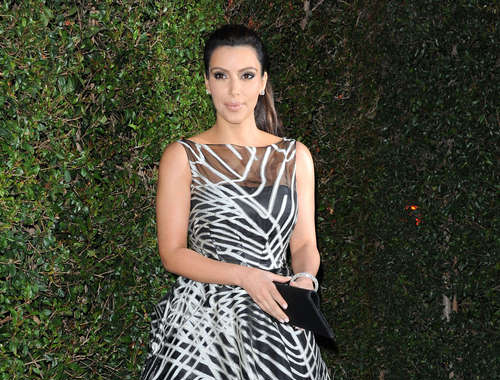 Kim Kardashian, ovog puta bez dodatka brašna FFN_KMFF_Valentino_Party_032712_8922781