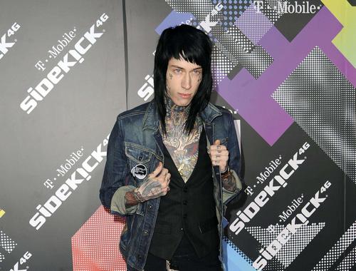 Trace Cyrus pronašao mesto za novu ludu tetovažu SIPA_sipausa30070183_000027