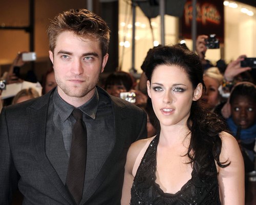 Robert Pattinson i Kristen Stewart konačno ostavili cigarete FFN_Flynet_TwilightPrem_B_111611_FlyUK_50731375