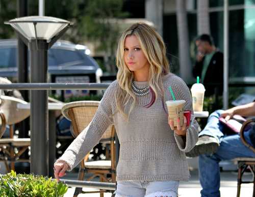 Ashley Tisdale: Tajna moje linije 004