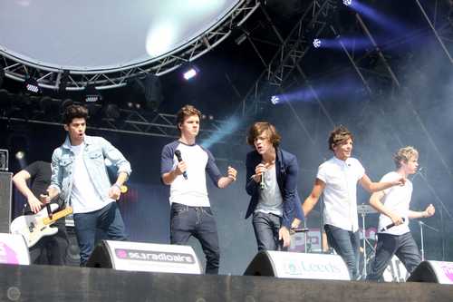 One Direction nastupa na MTV VMA 2012! FFN_FLYNETUKFF_LEEDS_PARTY_072212_50839789