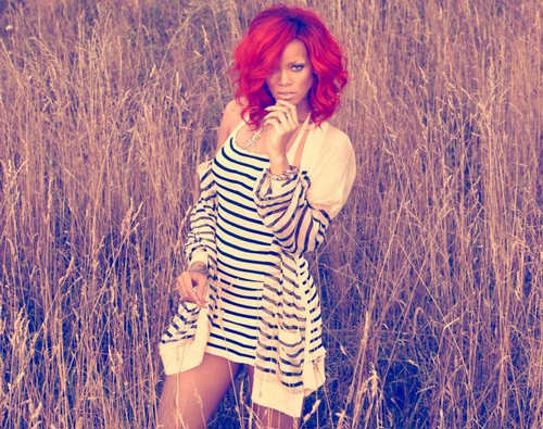 Rihanna - Page 2 Rihanna-PHOTO