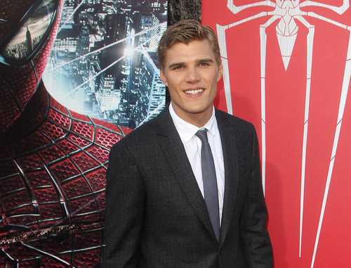 Chris Zylka se izvinjava što je uvredio bivšu devojku Lucy Hale FFN_RIJ_SPIDERMAN_062812_9232752