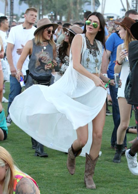 Kendall i Kylie Jenner - Page 2 FFN_Celebs_Coachella_CPPRRO_041114_51381163