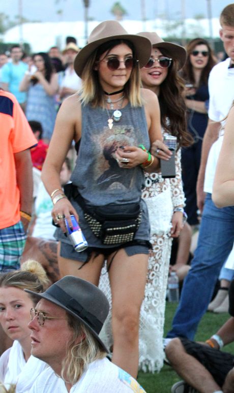 Kendall i Kylie Jenner - Page 2 FFN_Celebs_Coachella_CPPRRO_041114_51381166