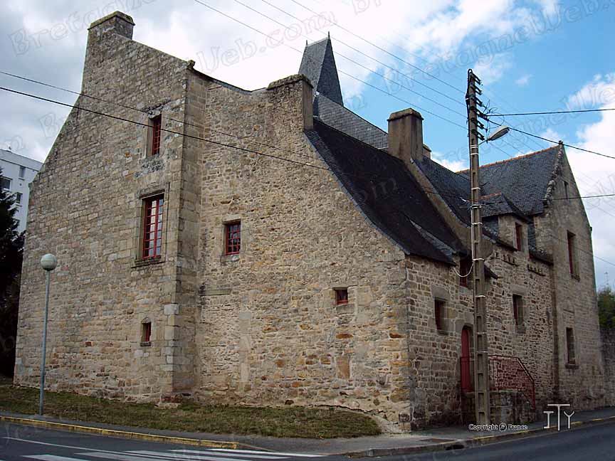 Une école de sorcellerie dans votre ville? 56-vannes-manoir-de-trussac-1