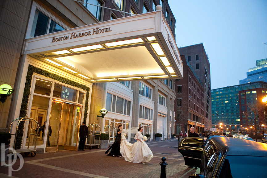 Entrada do Hotel 05-Brian-Phillips_Boston-Harbor-Hotel-Bride