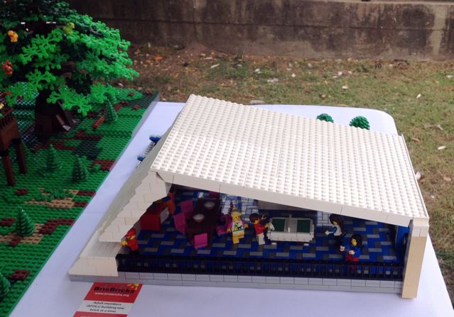 Hummingbird House in LEGO Bricks Img_2940