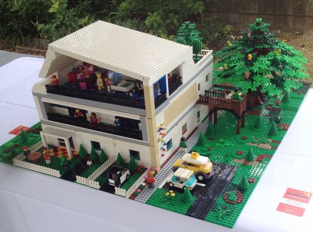 Hummingbird House in LEGO Bricks Img_2943