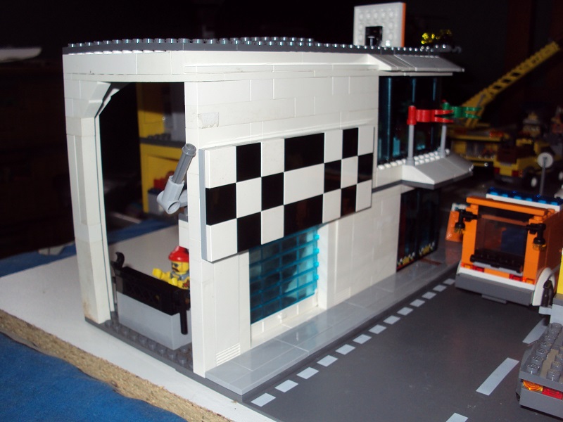 MOC - CITY Hardware Store & other buildings - Page 3 000000_workshop_97