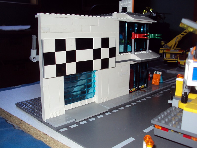 MOC - CITY Hardware Store & other buildings - Page 3 000000_workshop_roller_door_1