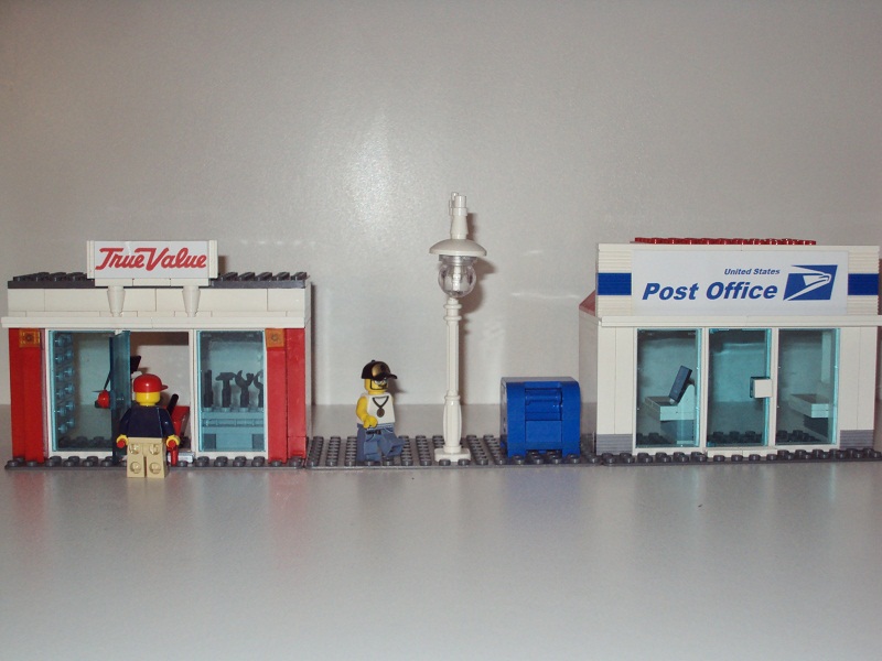 MOC - True Value Hardware Store & other US style builds Us_town_street_9997