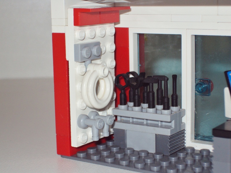 MOC - True Value Hardware Store & other US style builds True_value_us_mini_store_03