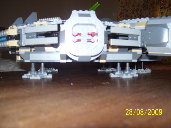 Review on retired set 4504 Millennium Falcon. 100_1130