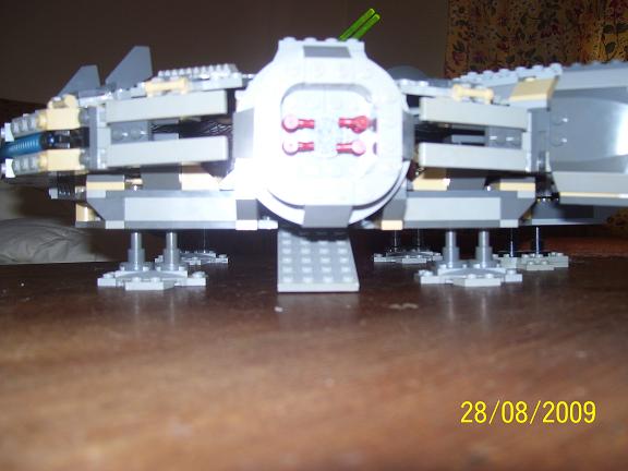 Review on retired set 4504 Millennium Falcon. 100_1132