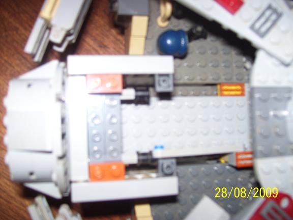 Review on retired set 4504 Millennium Falcon. 100_1133