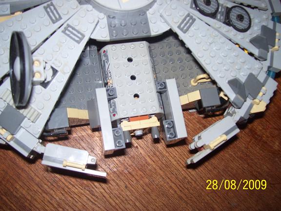 Review on retired set 4504 Millennium Falcon. 100_1138