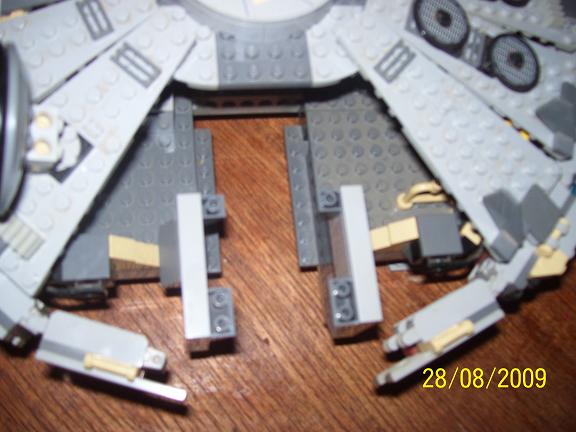 Review on retired set 4504 Millennium Falcon. 100_1139