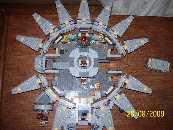 Review on retired set 4504 Millennium Falcon. 100_1141