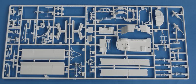 [Revell] (1/125)  LA CALYPSO OEVsprue2