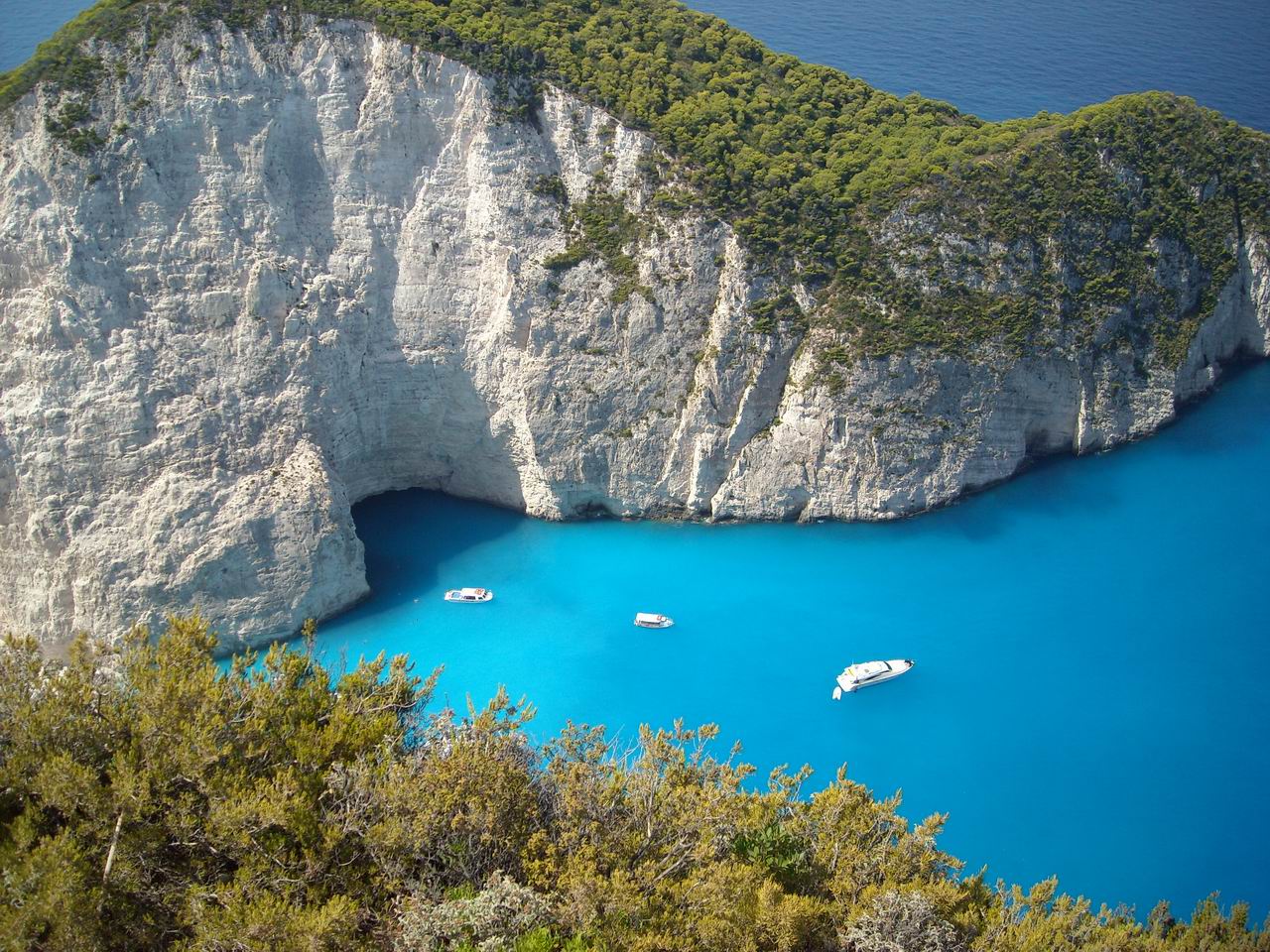 اليوناااااااااااان Zakynthos%20-%20Navaggio%20Greece%201223667694