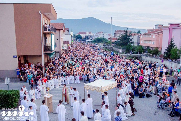 Malo zimskog ugođaja iz Hercegovine - Page 3 Medjugorje_tijelovo