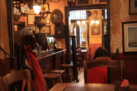 Café Philo - thème View-of-bar-central-room