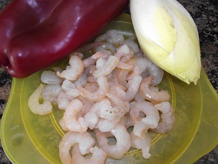 ENDIVIAS RELLENAS DE PIMIENTO ROJO Y GAMBAS 02119_DSCF0966-450x600