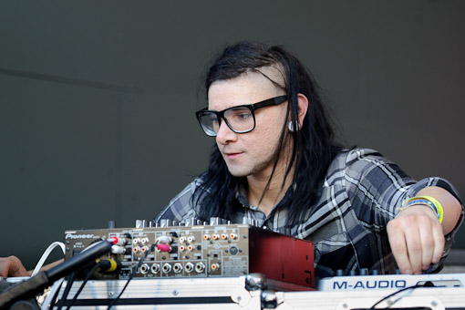 Celebrity Game - Page 8 2011-03-18_Skrillex_05