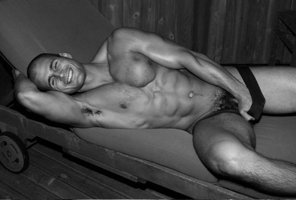 Todd Sanfield Todd-Sanfield-Sexiest-Man-Burbujas-De-Deseo-012-580x392