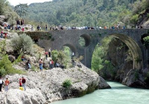 25 ARALIK 2016 BULMACASI SAYI : 1604 - Sayfa 2 Tarihi-ali-koprusu-odenek-bekliyor_7781_dhaphoto2