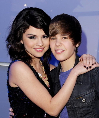 ***justen bieber and selena gomez*** Justin-bieber-selena-gomez