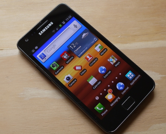 صور جلكسي ايفون Samsung_galaxy_s_ii_review