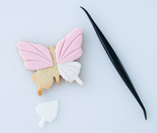 ضيافه للاطفال مميزة وجذابه How-to-decorate-a-butterfly-cookie-6