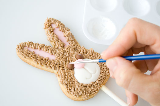 ضيافه للاطفال مميزة وجذابه How-to-make-a-bunny-cookie-lolly-8