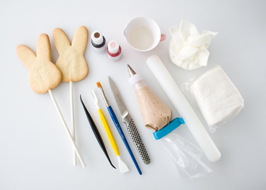 ضيافه للاطفال مميزة وجذابه Tools-for-making-a-bunny-cookie-lolly