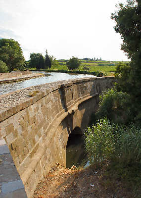 un pont canal [montage termine] Pontcanalrepudre