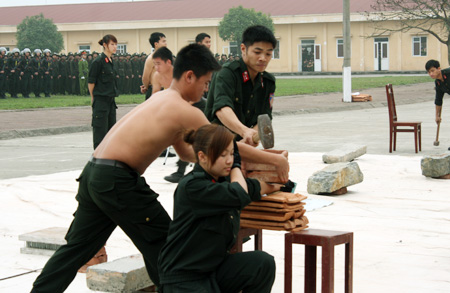 Thực hiện chế độ chính ủy, chính trị viên: Bước phát triển mới của Bộ Tư lệnh CSCĐ 3_CSCD3161-450