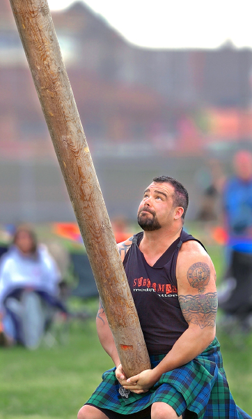 Warfist: The Members: Pictures! - Page 5 Braden%20Caber%20Toss