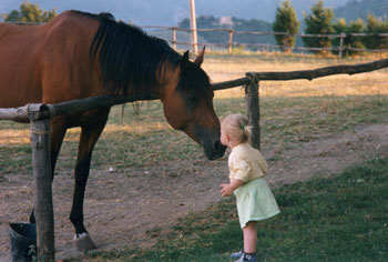 bimbi e cavalli Amicizia-bacio-cavallo